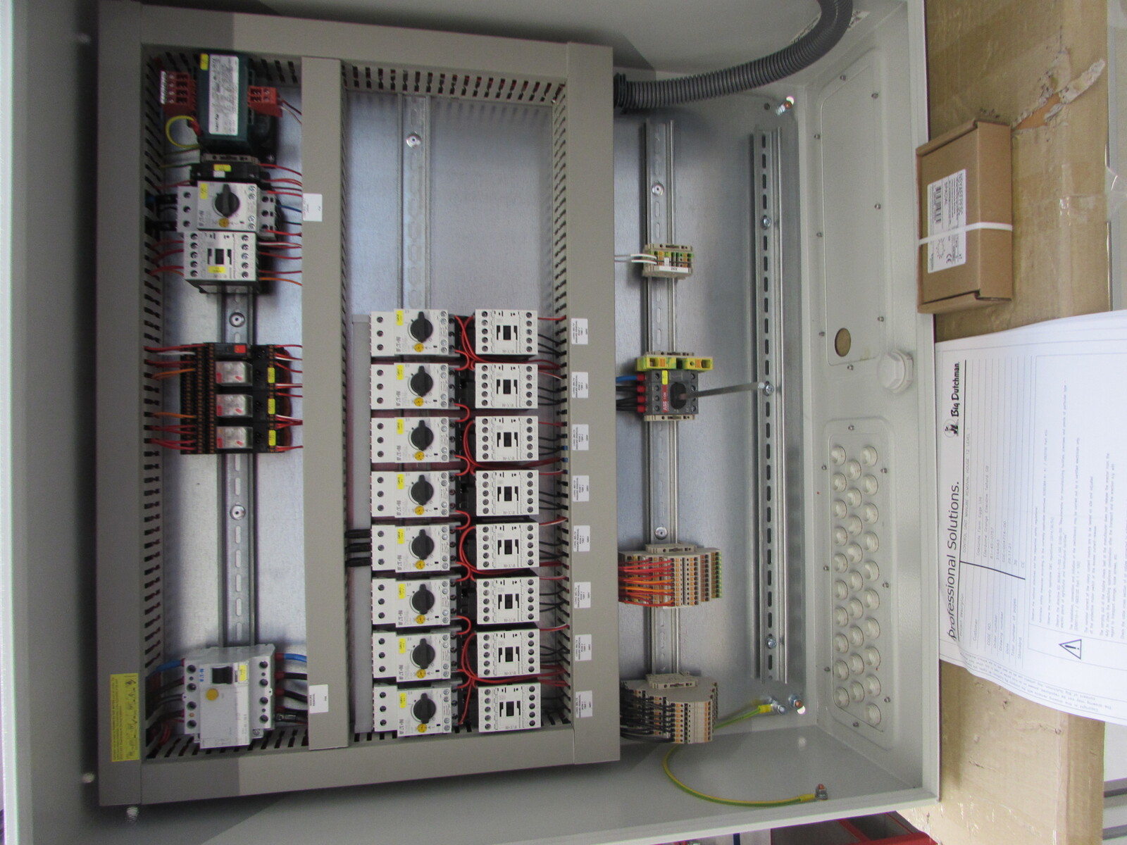 Control cabinet manure removal Oaklands house 12 level 1